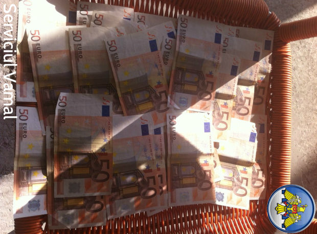 Două autoturisme ce transportau bunuri nedeclarate au fost stopate la vamă. Foto: customs.gov.md