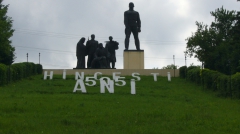  Între timp, primarul de Hânceşti le-a vorbit locuitorilor oraşului despre succesele şi insuccesele sale. 
