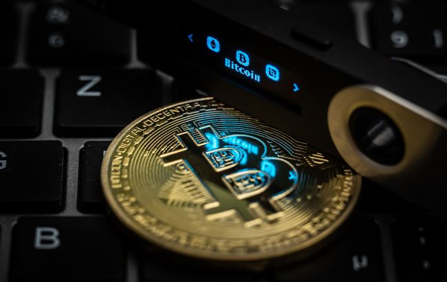 Bitcoin a scăzut la 105.000 de dolari.