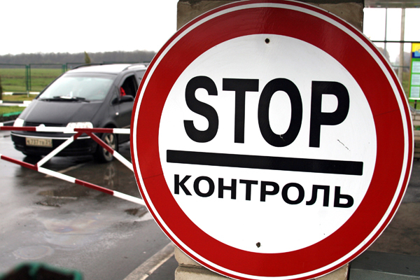 Если обстрелы станицы Луганской не прекратятся в ближайшее время, пропускной пункт будет полностью закрыт. Фото: lenta.ru