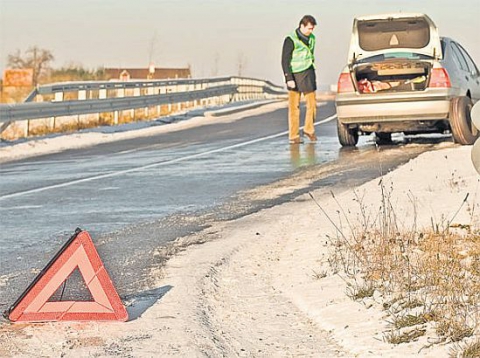 Totul a început cu o banală.... pană! Problema la cauciuc însă nu era accidentală, hoţii fiind pregătiţi să acţioneze. 