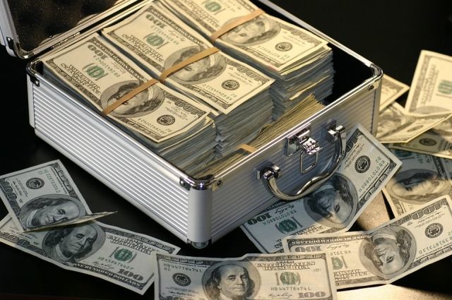 В США отец и дочь врали о выигрышах в лотерею и стали миллионерами.