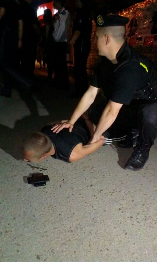 Agresorii au fost condusi la Inspectoraul de Politie Buiucani pentru documentare.