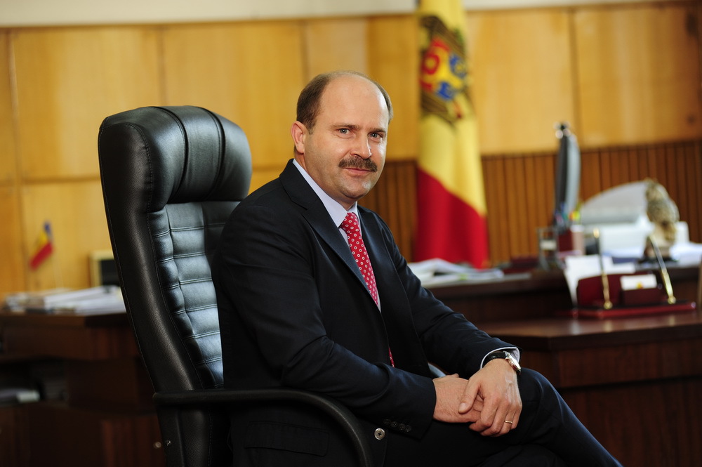 Publika.md aminteşte că deputaţii examinează, astăzi, moţiunea de cenzură împotriva Guvernului Leancă, propusă de PCRM.
