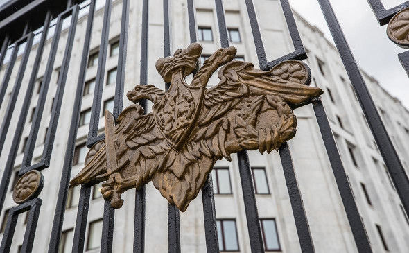 Минобороны РФ сообщило об ударах по заводам в Павлограде и Запорожье.