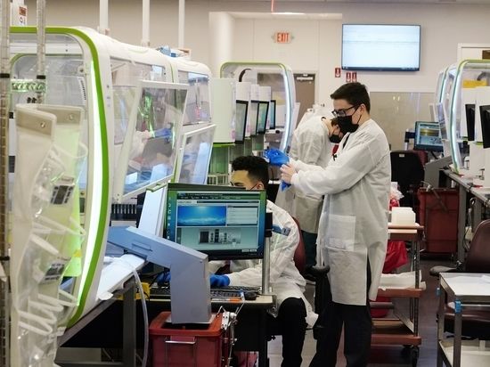 В США разработали аксессуар для смартфона, выявляющий COVID по слюне.