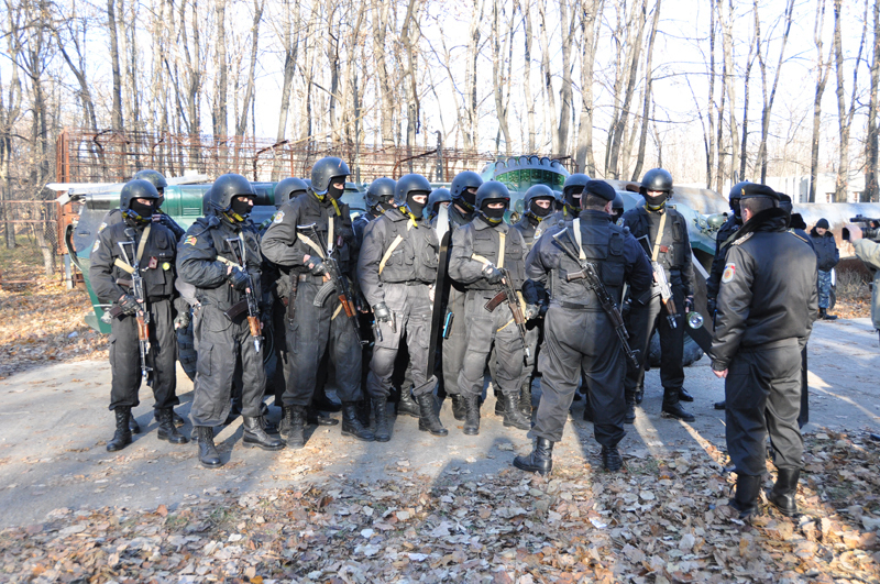 Ofiţerii de investigaţii SIS şi colaboratorii Centrului Combaterii Traficului de Persoane (CCTP) al MAI continuă cercetările.