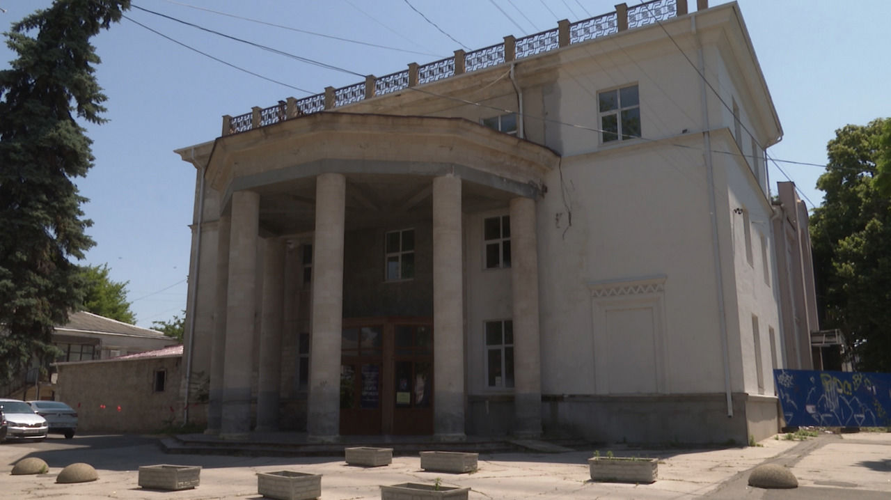 Reconstrucția Filarmonicii Naționale, blocată de lipsa fondurilor.