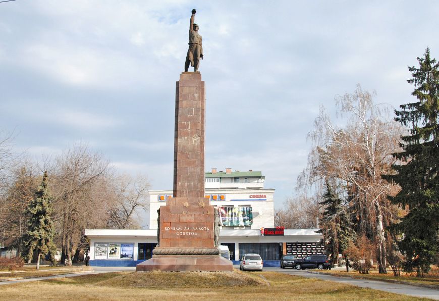 Либералы потребовали на заседании Мунсовета сноса памятника “40 лет ВЛКСМ”.