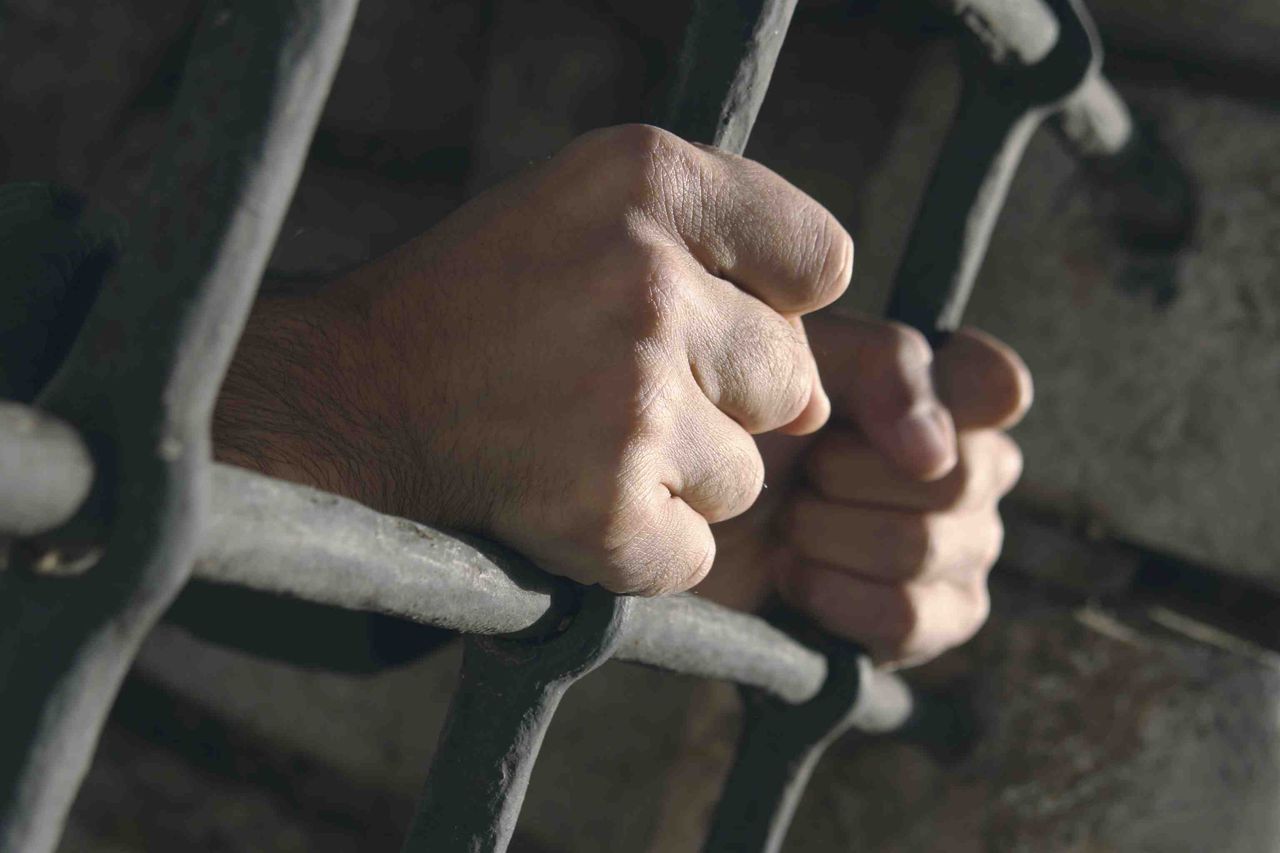 Dacă vor fi găsiţi vinovaţi, aceştia riscă pedeapsă cu închisoarea de până la 12 ani.