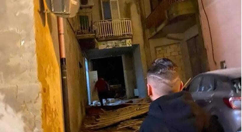 На Сицилии 12 человек пропали без вести после взрыва газа.