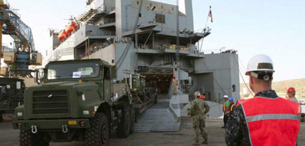 Tancuri și echipament de artilerie americane sosesc în Europa. Foto: archive.marinecorpstimes.com