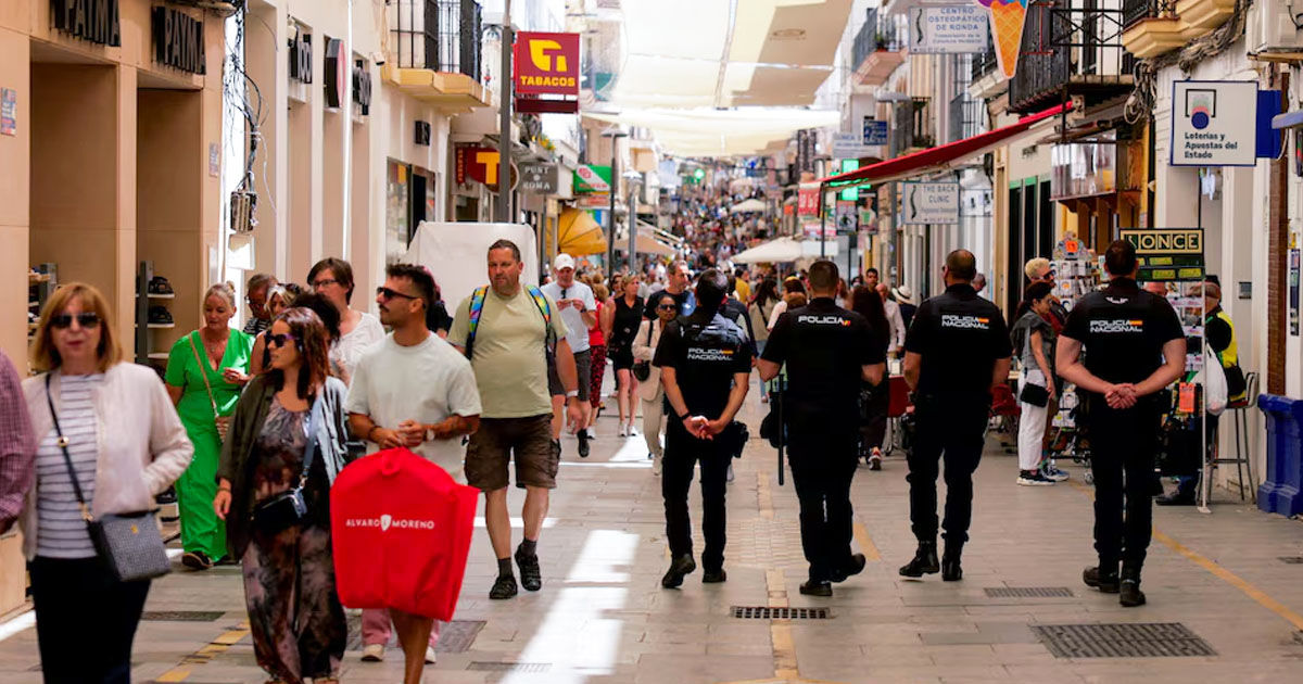 Spania vrea să combată afluxul de turiști cu o nouă taxă pe chiriile pe termen scurt.