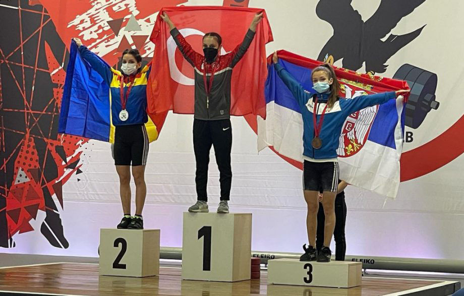 Хынку завоевала серебряную медаль на чемпионате Европы по тяжелой атлетике.