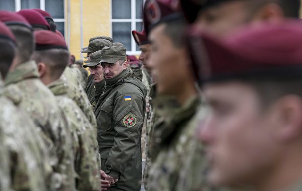 Американские и российские военные обвиняют друг друга в присутствии на Донбассе.