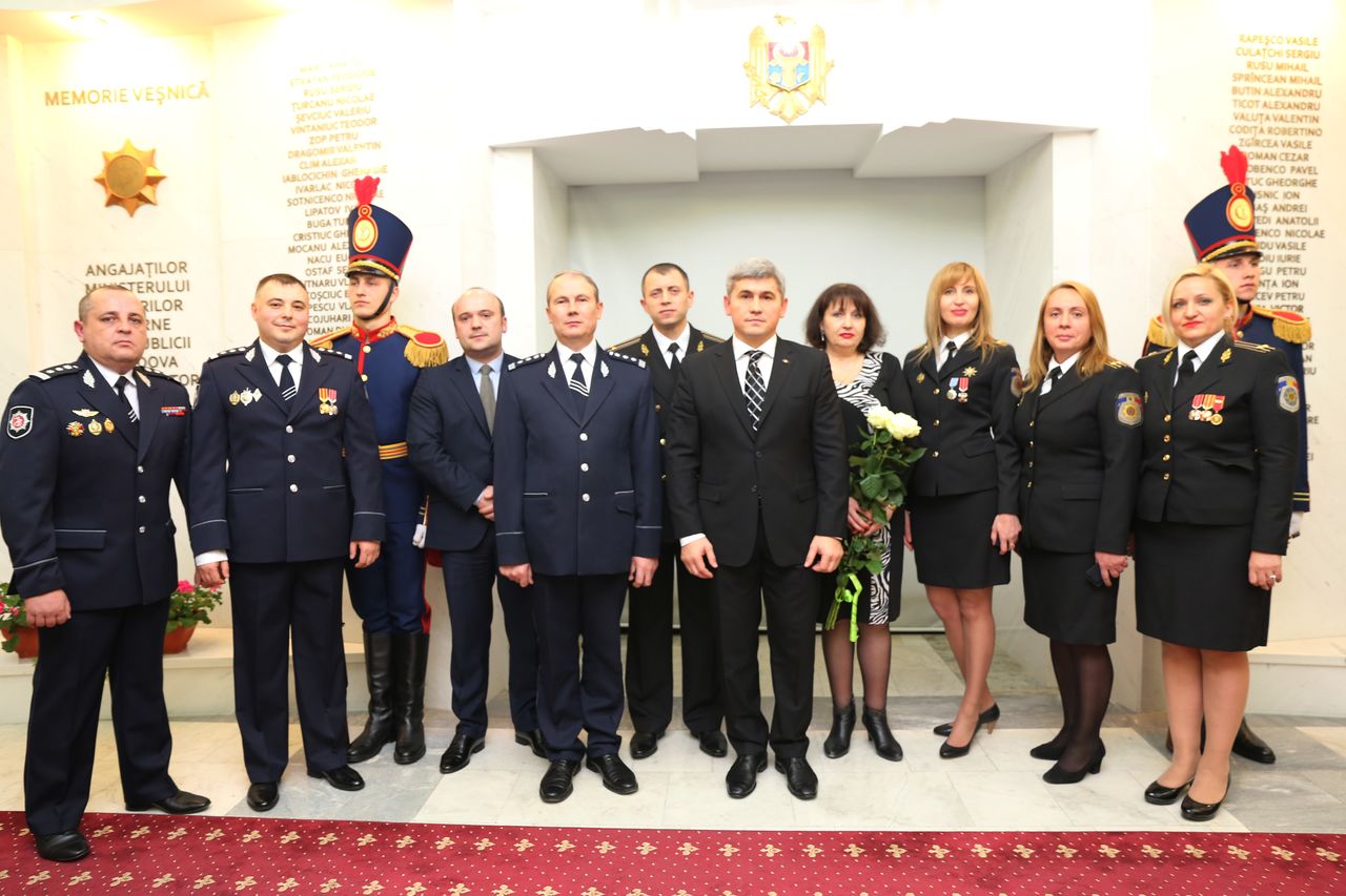 8 angajați MAI au primit grade speciale de Comisar-șef.