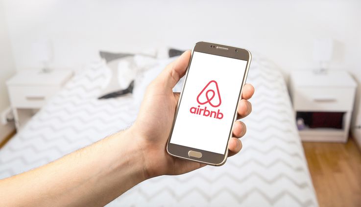 Еще одна компания на А. Зачем Airbnb копирует опыт Amazon