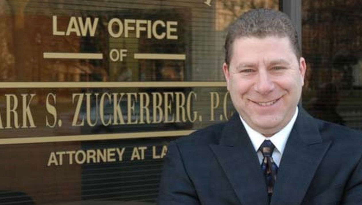 Facebook, dat în judecată de un avocat american pe nume Mark Zuckerberg: Îi blochează conturile.