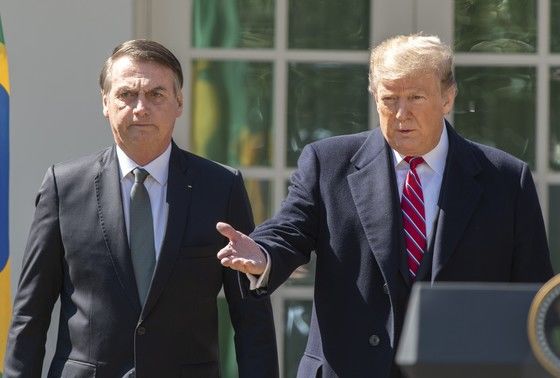 Трамп и Болсонару выразили поддержку Гуайдо в восстановлении демократии.