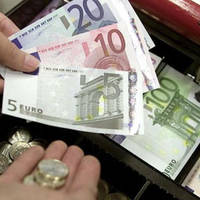 Cu toate acestea, normele penale actuale trebuie să fie consolidate pentru a îmbunătăți prevenirea, investigarea și sancționarea falsificării 