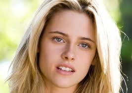 Astfel, Kristen Stewart o întruchipează pe Marylou în foarte aşteptata adaptare a romanului lui Jack Kerouac "On the Road". Foto: kristenstewart-pictures.blogspot.com