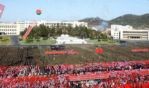 Coreea de Nord marchează luni 101 ani de la naşterea lui Kim Il-Sung, fondatorul ţării.