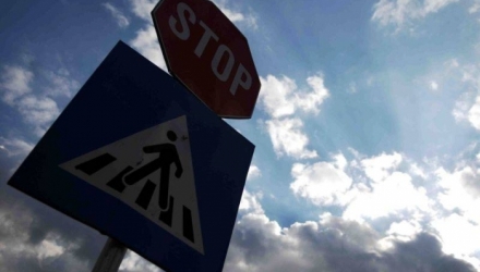 Cele mai multe decese pe drumuri în 2012 au fost cauzate de tamponarea pietonilor, atât din cauza şoferilor, cât şi din cauza victimelor.