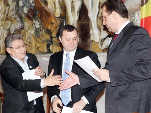 Aceeaşi opinie vizavi de succesul atins în domeniul politicii externe a fost exprimată şi de analistul Igor Boţan