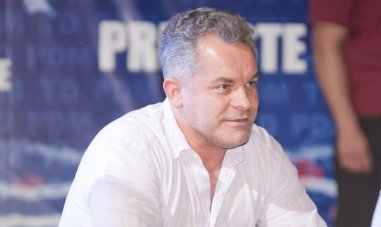 12 мая, Плахотнюк вылетел в Бухарест для переговоров с доверенными лицами в руководстве Румынии.