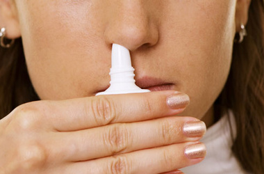 Гель будет впитываться в течение нескольких минут. Фото:Nasalspray-addiction.com