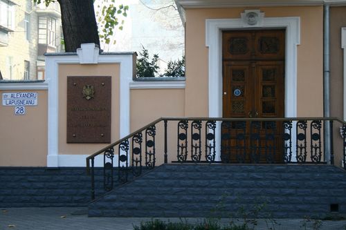 Potrivit lui, există mai multe cauze care explică necesitatea reorganizării Curţii de Apel.