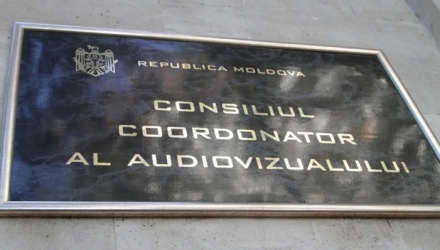 Situaţia devine şi mai penibilă şi impertinentă atunci când postul 2Plus, folosindu-se de imaginea postului TVR1