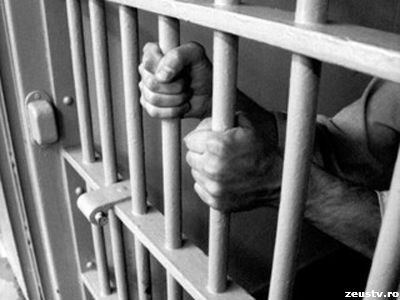 Pentru omor intenţionat, săvârşit cu deosebită cruzime, inculpatul de 52 ani care a mai fost anterior condamnat, va face 18 ani de detenţie.