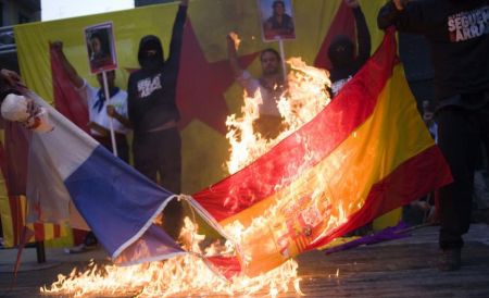 Mişcarea pentru independenţă a luat amploare pe fondul crizei economice, care a adus Catalonia aproape de faliment. 