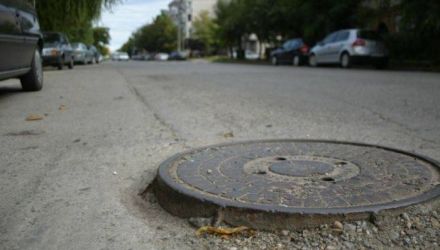 Totodată, compania îndeamnă centrele de colectare a metalolor să nu primească capacele de canalizare