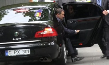 Liderul Partidului Liberal Democrat, Vlad Filat, s-a făcut cu un nou şofer. Foto: unimedia.info