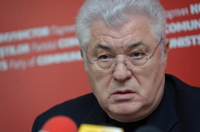 El s-a pronunţat şi pentru finalizarea dosarelor de răsunet iniţiate de CNA, iar în contextul scandalului legat de interceptarea convorbirilor telefonice, şi-a exprimat îngrijorarea că dacă acestea vor fi ridicate de la CNA, ar putea fi distruse intenţionat.