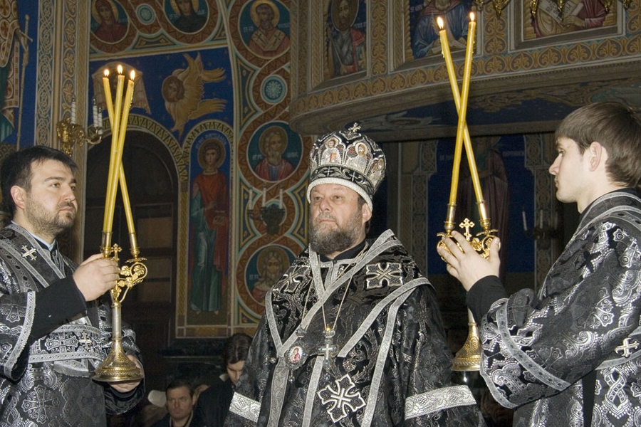 Представители религиозной ассоциации Pro-Ortodoxia обвиняют митрополита всея Молдовы Владимира в содействии принятия закона о равенстве шансов.