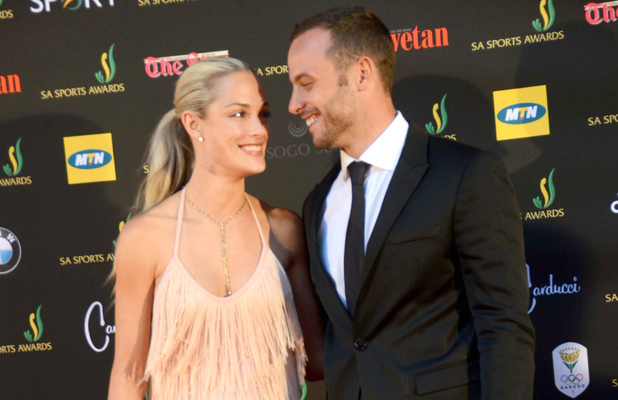 În vârstă de 26 de ani, Pistorius s-a născut cu o malformaţie congenitală, astfel că la 11 luni i-au fost amputate ambele picioare.