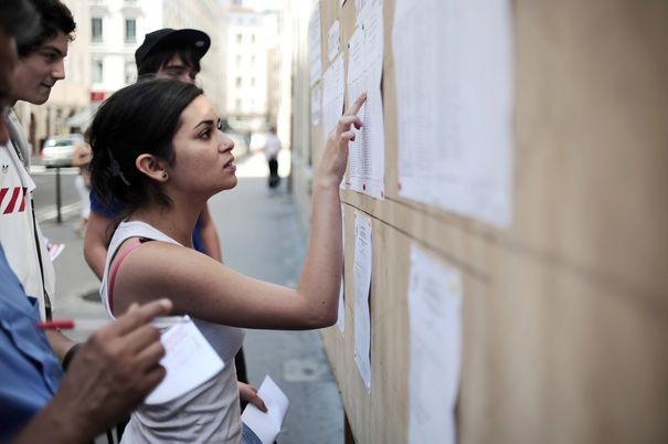 În topul contestărilor mai sunt lucrările la matematică şi geografie, cu peste 1800 de cereri de contestare depuse de absolvenţi.