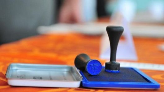  Iar participanţii la vot vor primi două buletine: unul pentru candidaţii la Camera Deputaţilor şi altul pentru candidaţii la Camera Senatului.