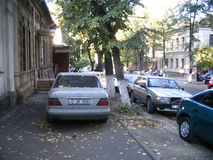 Проблема парковок очень актуальна в Кишиневе. Фото: vedomosti.md
