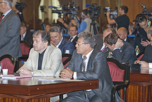 Această afirmaţie a socialistului a provocat însă nemulţumirea liberalilor, care l-au huiduit.