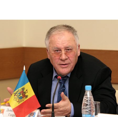 Реакция Дьякова последовала на заявление Гимпу о выходе из правящего альянса, если он откажется от школьного предмета «история румын».  