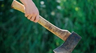 Suspectul, în vârstă de 34 de ani, a fost reţinut la scurt timp şi şi-a recunsocut vina.