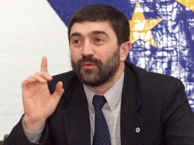 Бывший председатель Христианско-демократической народной партии, бывший вице-премьер Юрий Рошка работает над новым трудом.