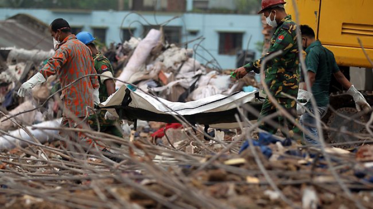 Bilanţul celui mai grav accident din istoria industrială a statului Bangladesh a depăşit 1.000 de morți.