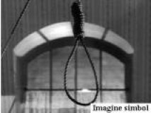 Celelalte două persoane spânzurate, doi bărbaţi, aveau 29 şi, respectiv, 62 de ani.