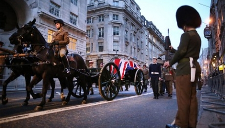 Peste 700 de militari, din cadrul a trei arme ale forţelor armate, au participat la repetiția ceremoniei funerare a lui Margaret Thatcher. 