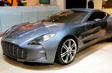 Компания Aston Martin опубликовала первую фотографию специальной модификации суперкара DB9 — 1M. 